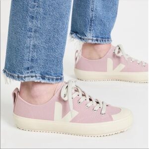 Veja Pink and Cream Low-Top Sneakers